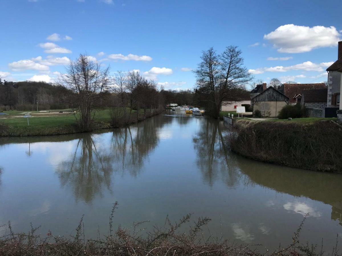 Les Lodges Du Canal Vue Sur Le Canal Rogny Exteriör bild